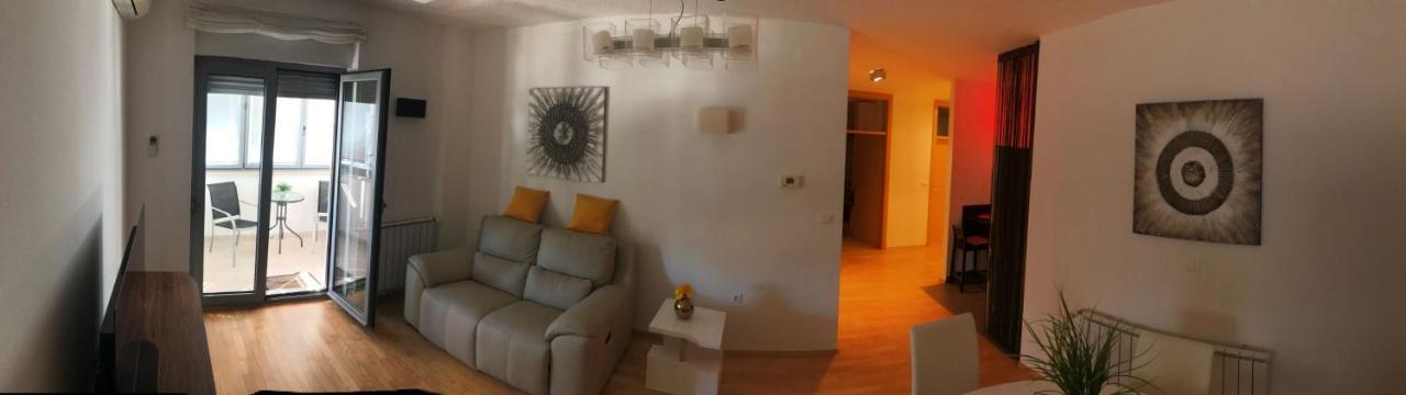 Apartment Angela With Private Garage Slot Пула Экстерьер фото